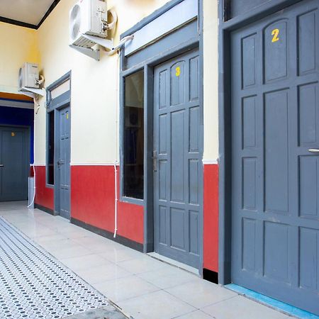 Spot On 2473 Buana Jaya Guest House Cilacap Exterior foto
